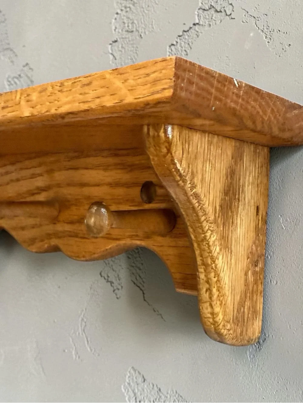 Wall-Mounted Oak Shelf with Hooks Pegs Entryway Keys Jewelry 10”